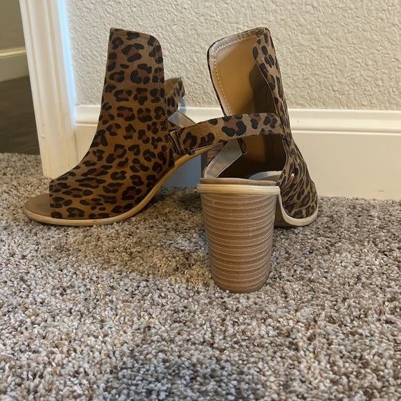 Cheetah Heels - Picture 2 of 3